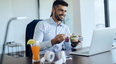 Zdrowe przekąski dla pracowników – owoce w biurze jako element dbałości o dobre samopoczucie zespołu