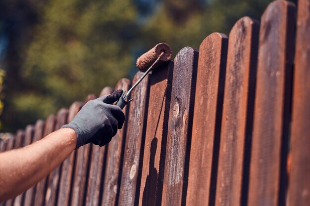 Jak wybrać odpowiednie akcesoria do ogrodzeń panelowych?