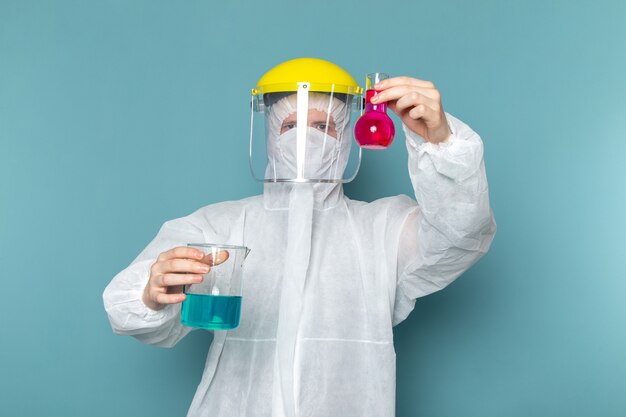 Jak skutecznie zabezpieczyć miejsce pracy przed zagrożeniami związanymi z materiałami niebezpiecznymi?